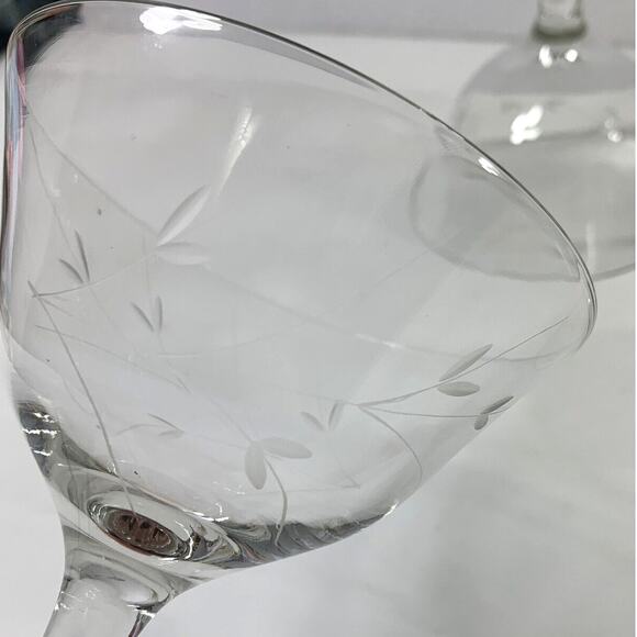 Vintage Glassware 3 Vine Leaf Design Champagne Pedestal Glasses Wedding Party - Picture 3 of 8